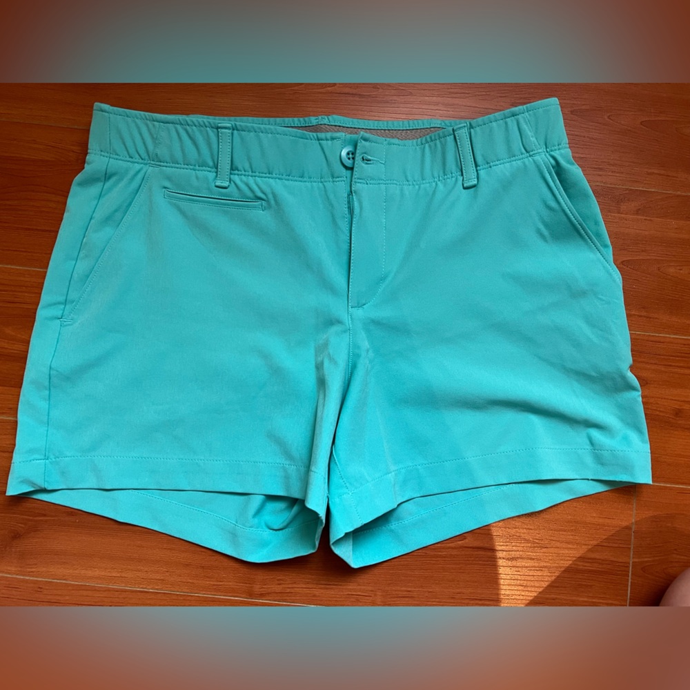 Like new ✨ Under Armour golf shorts